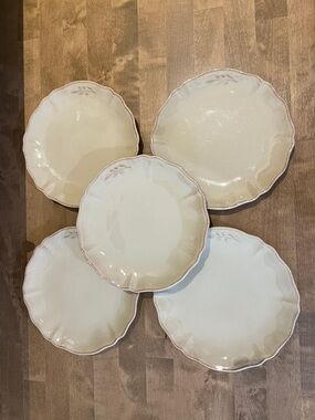 Costa Nova Stoneware Salad/Dessert Plate w/Wavy Edge & Leaf Bud Accent- Set of 5